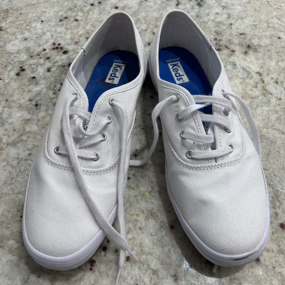 Meds tennis shoes